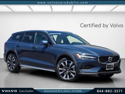 Certified 2025 Volvo V60 B5 Cross Country Ultra AWD/4WD image 1