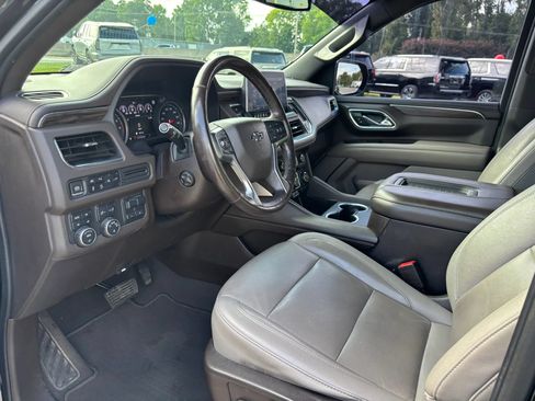 Used 2021 Chevrolet Suburban Z71 w/ Z71 Off-Road Package AWD/4WD image 11