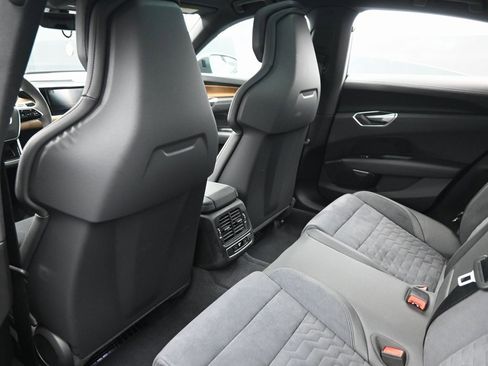 Used 2023 Audi e-tron GT Premium Plus image 32