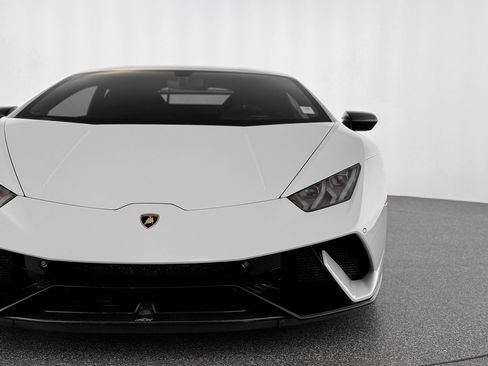 Used 2018 Lamborghini Huracan Performante AWD/4WD image 44