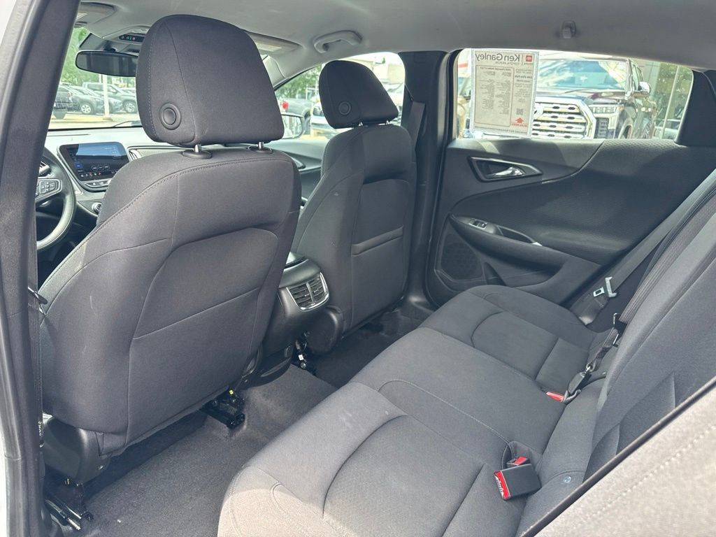 Used 2025 Chevrolet Malibu LT FWD image 16