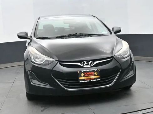 Used 2014 Hyundai Elantra SE FWD image 3