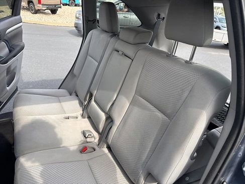 Certified 2016 Toyota Highlander LE image 12