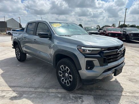 Used 2024 Chevrolet Colorado Z71 w/ Z71 Convenience Package 2 AWD/4WD image 3