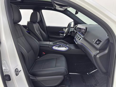 Used 2021 Mercedes-Benz GLS 580 4MATIC image 16