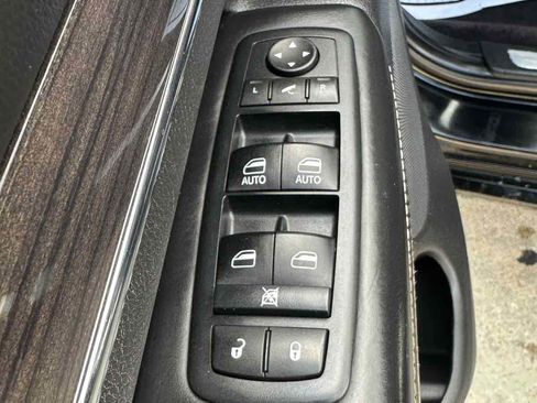 Used 2017 Jeep Grand Cherokee Overland w/ Jeep Active Safety Group AWD/4WD image 25