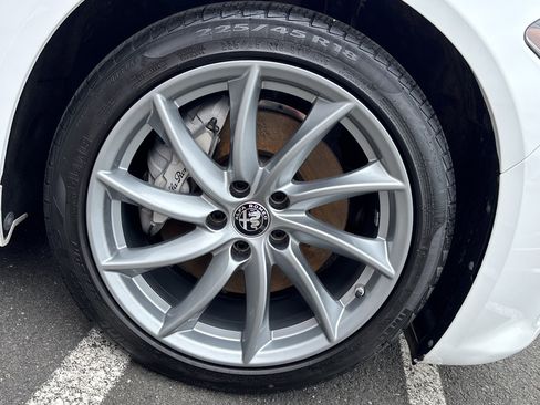 Used 2022 Alfa Romeo Giulia Ti AWD/4WD image 13