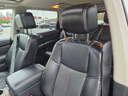 Used 2020 Nissan Pathfinder Platinum image 14