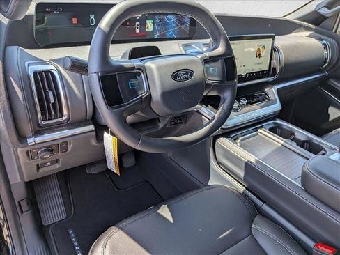 New 2026 Ford Expedition Platinum AWD/4WD image 3