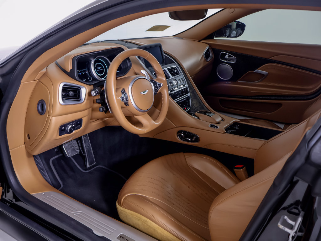 Used 2020 Aston Martin DB11 Coupe RWD image 4