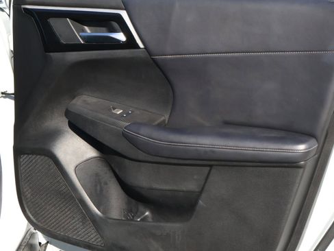 Used 2024 Mitsubishi Outlander SE image 16