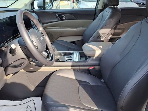 Used 2026 Kia Carnival EX image 23