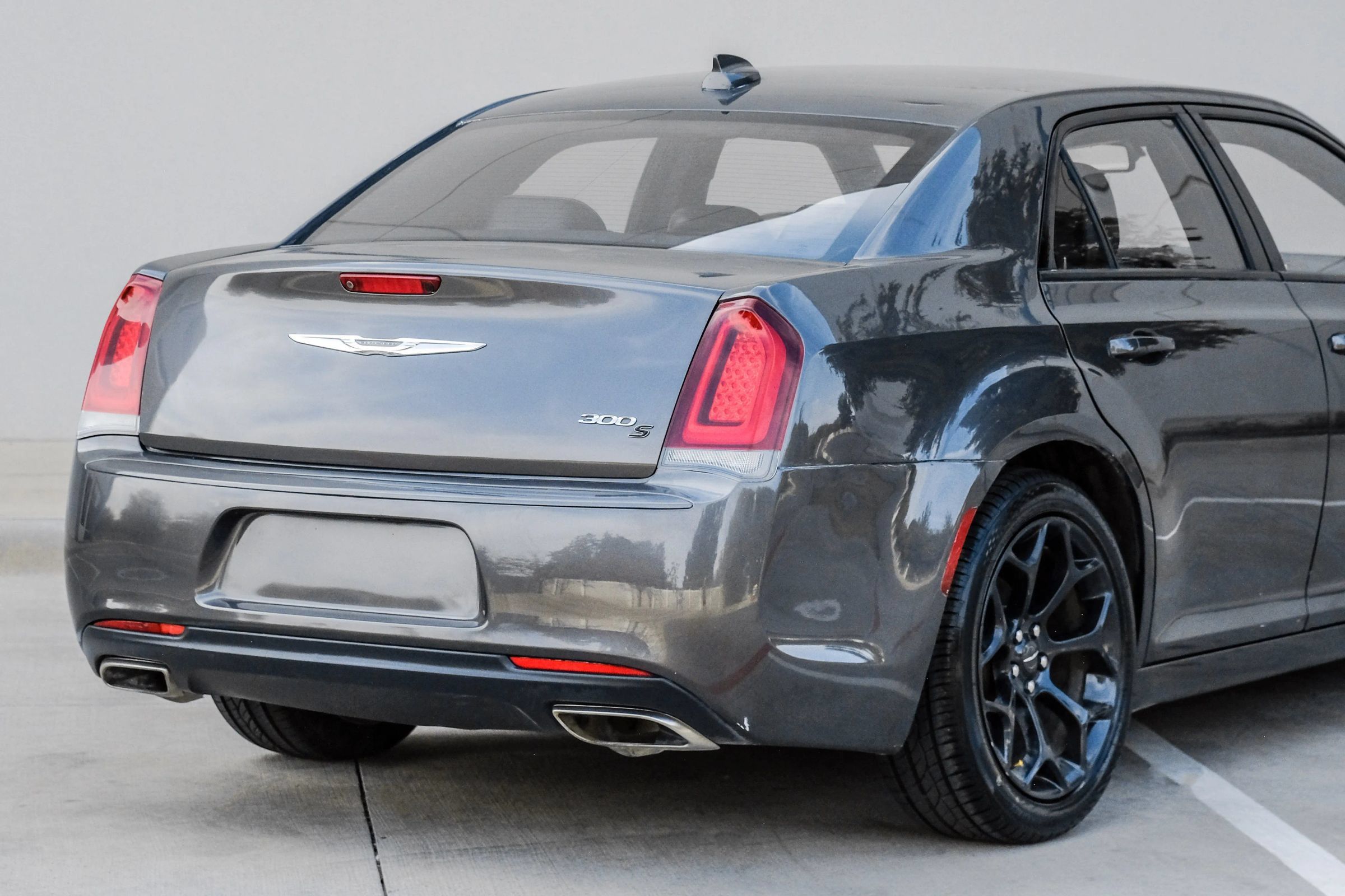 Used 2019 Chrysler 300 S RWD image 5