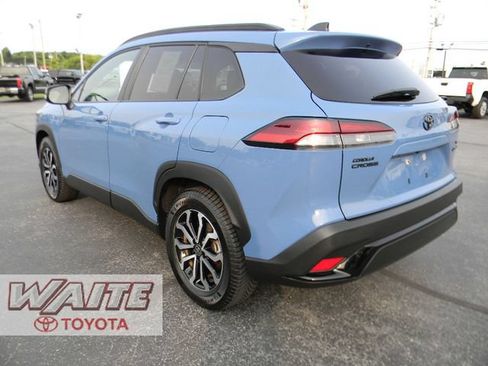 Used 2026 Toyota Corolla Cross AWD Hybrid w/ Moonroof Package image 4