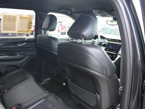 Used 2024 Jeep Grand Cherokee Altitude AWD/4WD image 33