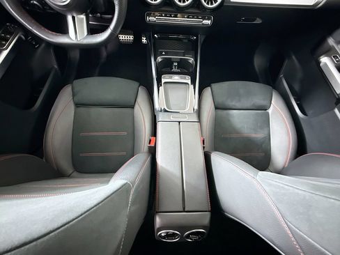 Used 2024 Mercedes-Benz GLB 250 image 16