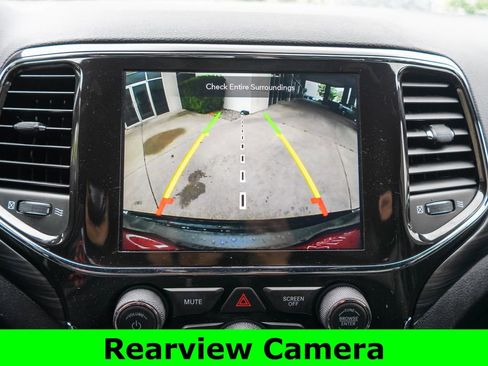 Used 2021 Jeep Grand Cherokee Laredo X AWD/4WD image 23
