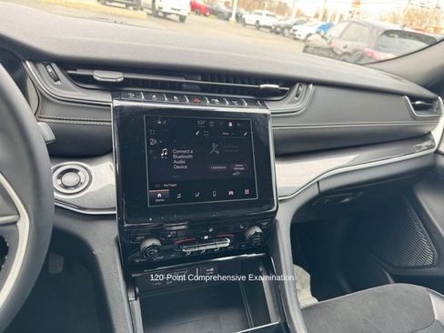 Used 2023 Jeep Grand Cherokee Altitude image 17