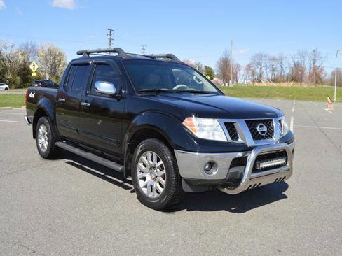 Used 2012 Nissan Frontier SL w/ Moonroof Pkg AWD/4WD image 4