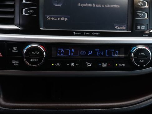 Used 2019 Toyota Highlander XLE image 34