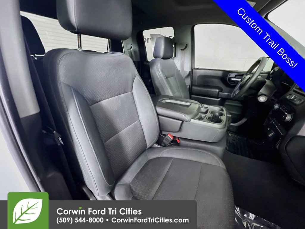 Used 2019 Chevrolet Silverado 1500 Custom Trail Boss w/ Custom Convenience Package AWD/4WD image 17