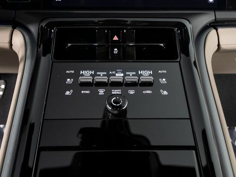 Certified 2025 Porsche Panamera 4 image 22