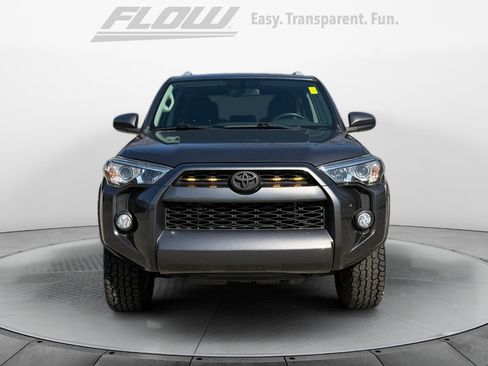 Used 2018 Toyota 4Runner SR5 image 3