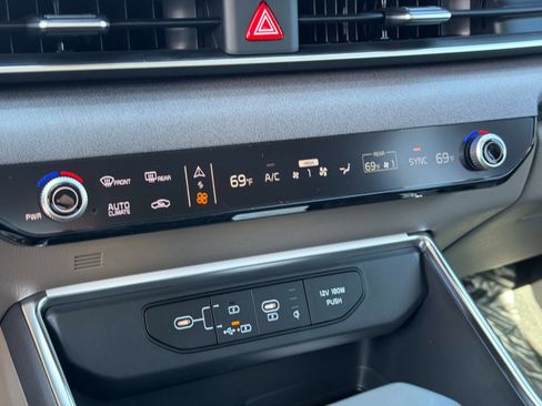 New 2026 Kia Carnival EX image 23