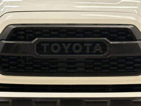 Used 2017 Toyota Tacoma TRD Off-Road w/ Tow Package (A/T) image 5