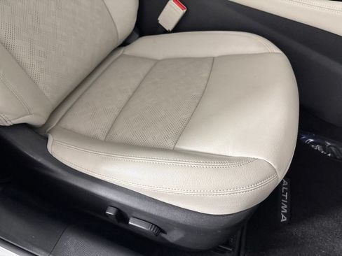 Used 2023 Nissan Altima 2.5 SL FWD image 31