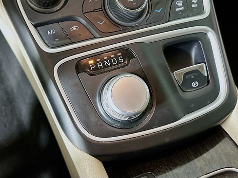 Used 2015 Chrysler 200 C w/ Navigation & Sound Group I image 25