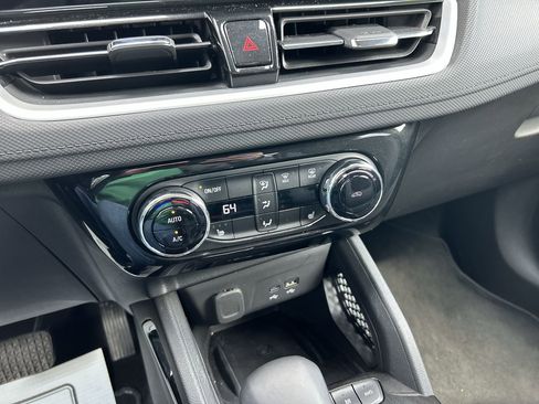 Used 2024 Chevrolet TrailBlazer LT w/ Convenience Package image 28