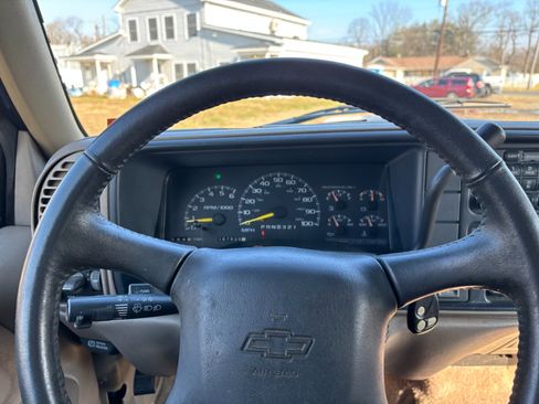 Used 1999 Chevrolet Tahoe Z71 w/ Comfort & Security Pkg image 10