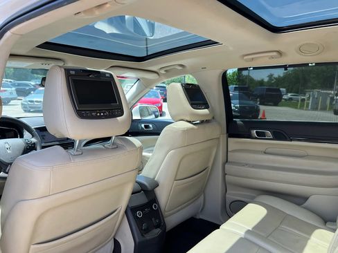 Used 2013 Lincoln MKT AWD image 25
