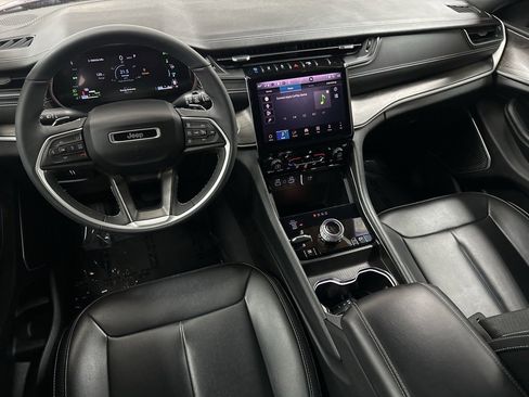 Used 2024 Jeep Grand Cherokee Limited 4xe image 13