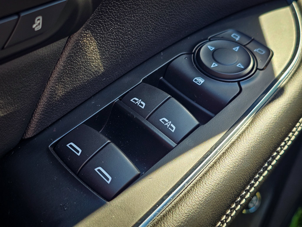 Used 2022 Buick Envision Essence w/ Safety Package FWD image 13