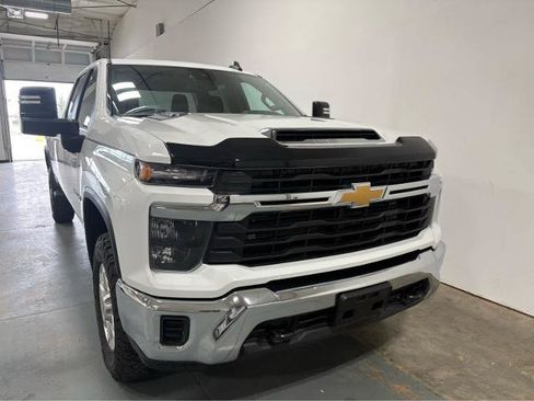 Used 2024 Chevrolet Silverado 3500 LT AWD/4WD image 5