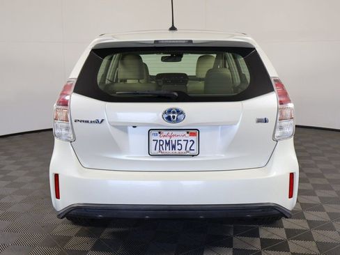 Used 2016 Toyota Prius V Five image 5