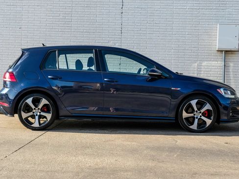 Used 2018 Volkswagen GTI SE FWD image 6