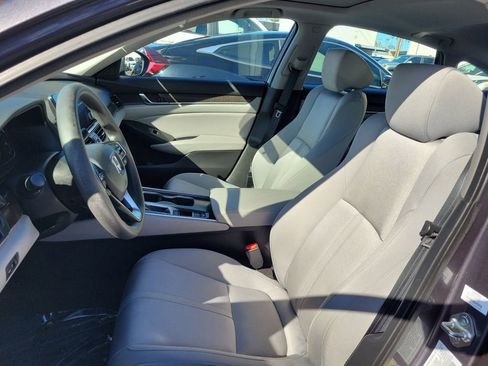 Used 2018 Honda Accord EX image 16