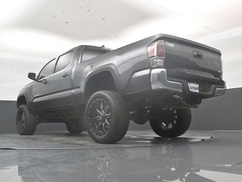 Used 2020 Toyota Tacoma TRD Off-Road AWD/4WD image 49