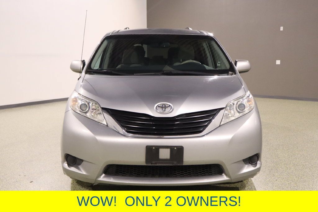 Used 2014 Toyota Sienna LE FWD image 2