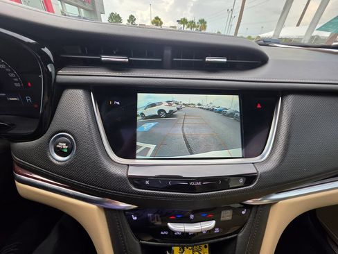 Used 2018 Cadillac XT5 Luxury w/ Driver Awareness Package FWD image 24