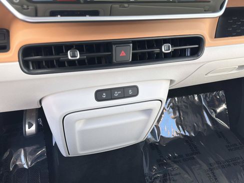 Certified 2025 Volkswagen ID. Buzz 1st Edition RWD image 27
