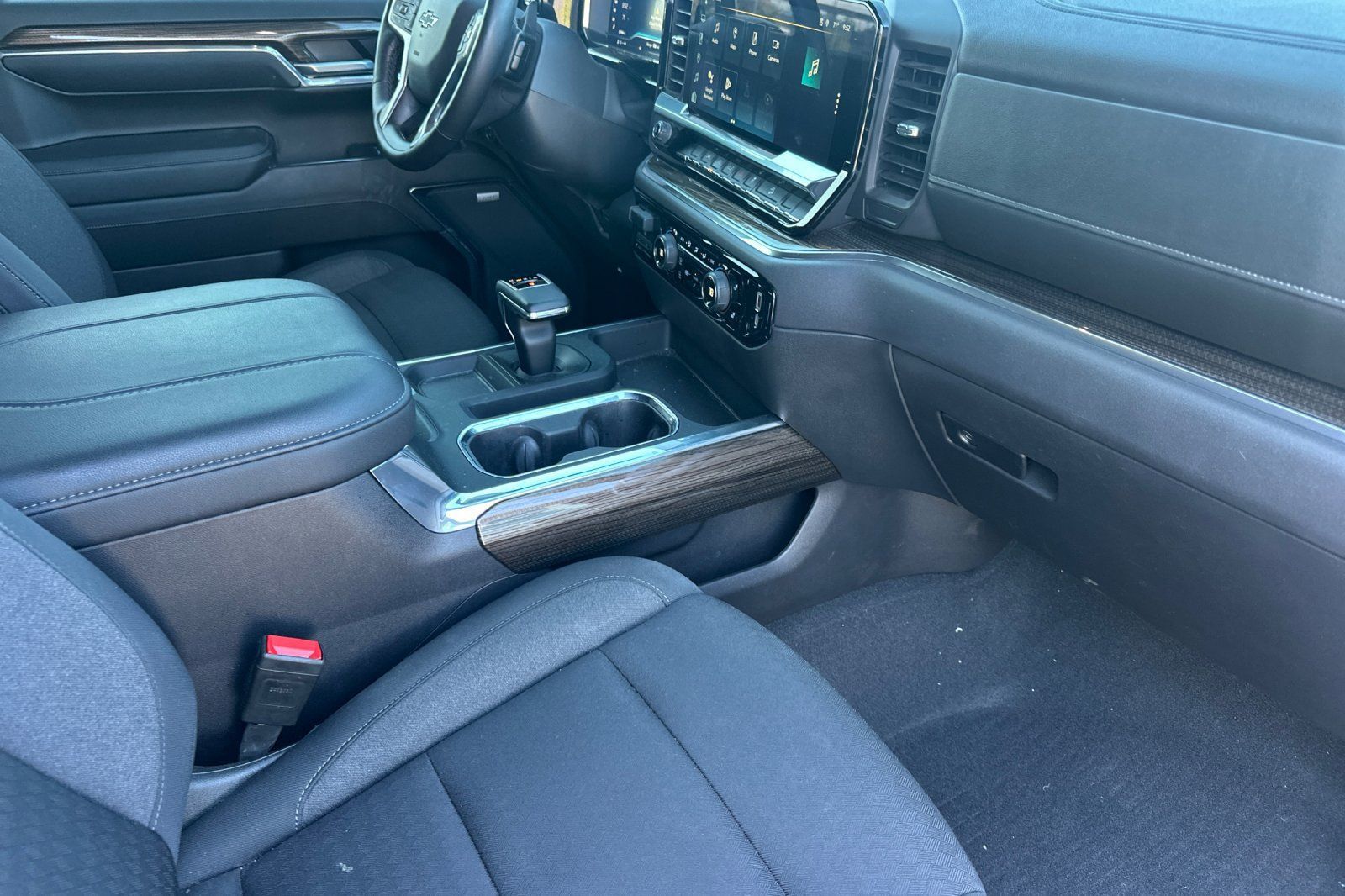 Used 2024 Chevrolet Silverado 1500 LT Trail Boss w/ Convenience Package II AWD/4WD image 19