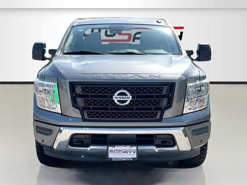 Used 2020 Nissan Titan SV w/ SV Convenience Package RWD image 2