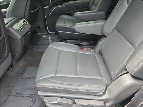 Used 2022 Cadillac Escalade Luxury AWD/4WD image 15