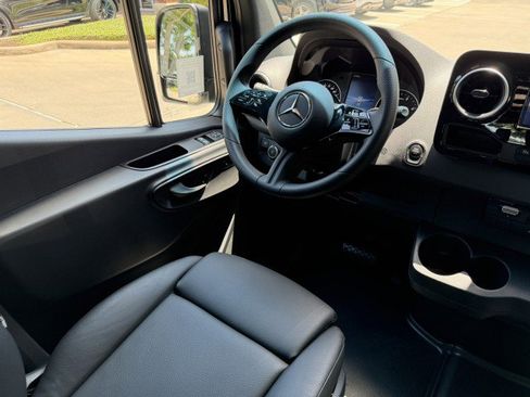 Certified 2025 Mercedes-Benz Sprinter 2500 image 6
