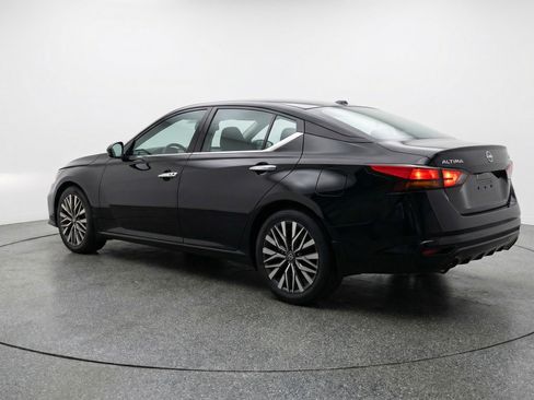 Used 2025 Nissan Altima 2.5 SV image 6