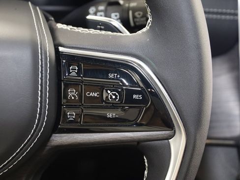 Used 2024 Jeep Grand Cherokee Overland w/ Luxury Tech Group IV image 39